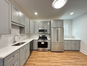 3713 W Belmont Ave, Unit J08P in Chicago, IL - Foto de edificio - Building Photo