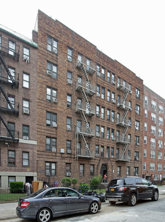 410 E 17th St in Brooklyn, NY - Building Photo