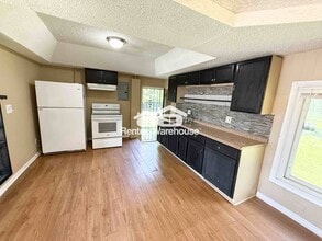 6802 Longview Rd in Kansas City, MO - Building Photo - Building Photo