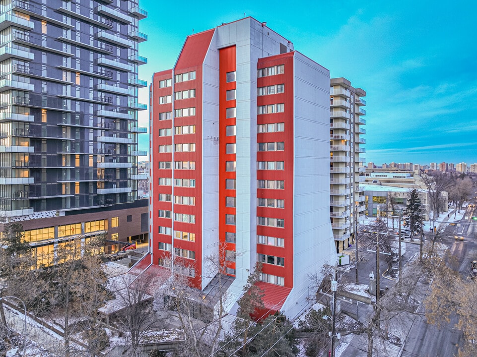 Sir Douglas Bader Tower in Edmonton, AB - Building Photo