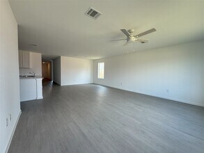 10268 Prairie Dunes Ln in Cleveland, TX - Building Photo - Building Photo
