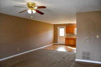 213-215 Homestead Dr in Nicholasville, KY - Building Photo - Building Photo