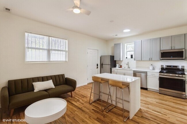 1440 N Washtenaw Ave in Chicago, IL - Building Photo - Building Photo