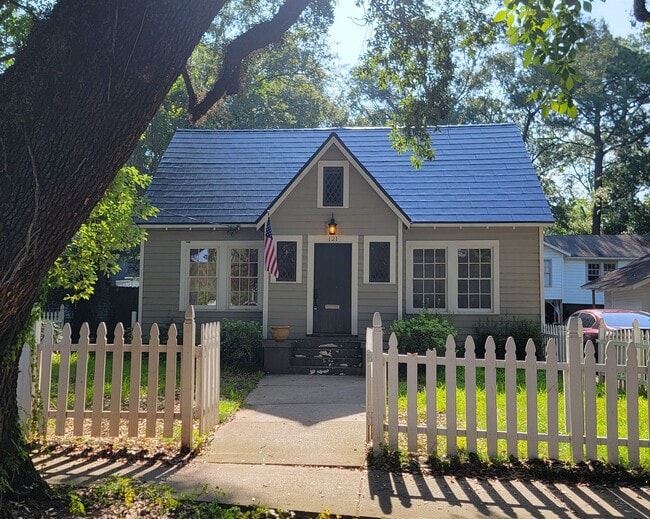 121 Houston St