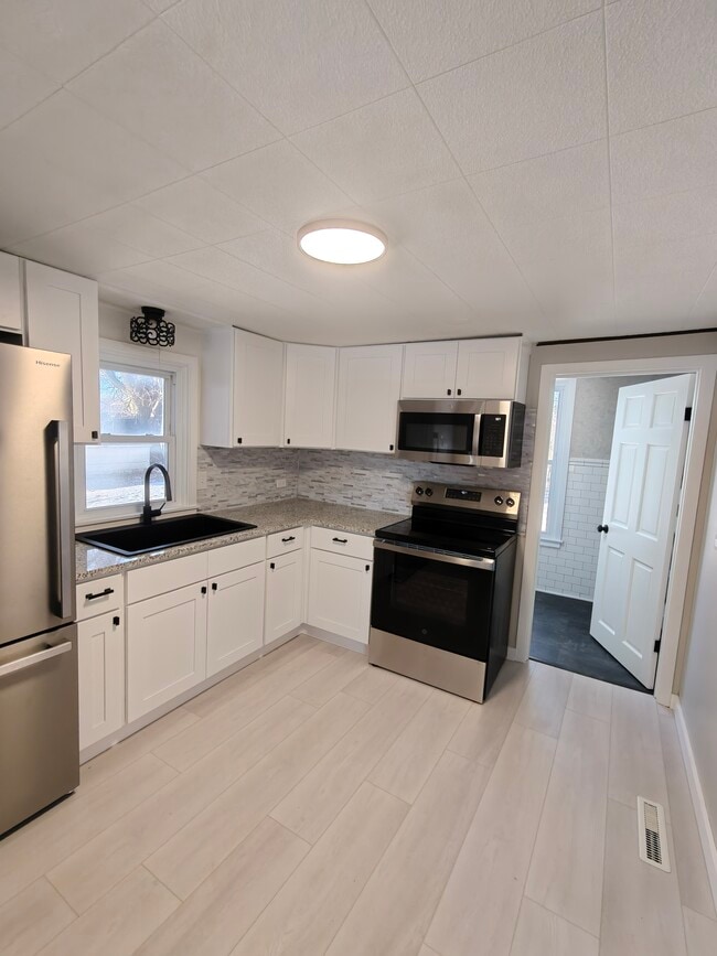 1335 E Main St, Unit House in Owatonna, MN - Foto de edificio - Building Photo