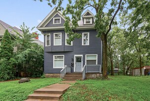 812 7th St SE in Minneapolis, MN - Building Photo