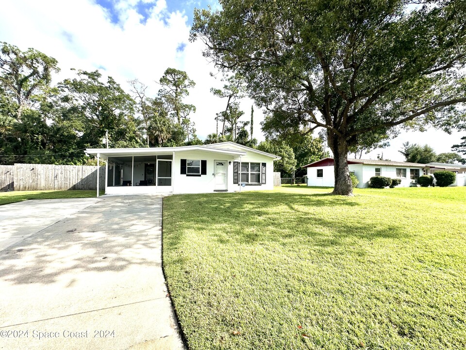 3080 Kirby Dr in Titusville, FL - Foto de edificio