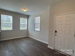 111 Peridot Dr in Statesville, NC - Building Photo - Building Photo