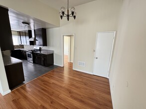521 S Manhattan Pl, Unit 11 in Los Angeles, CA - Building Photo - Building Photo