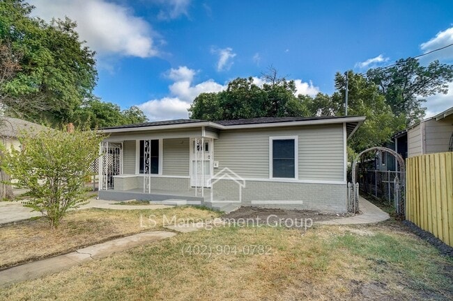 property at 609 Taft Blvd