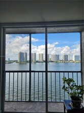 17600 N Bay Rd in Sunny Isles Beach, FL - Building Photo - Building Photo