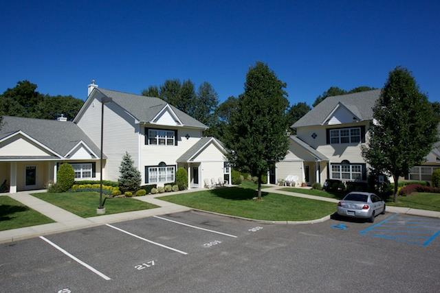 305 Centre Ct in Medford, NY - Building Photo - Building Photo