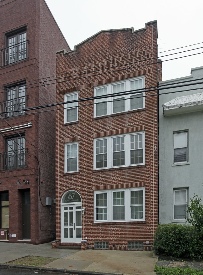 87 Montgomery Ave in Staten Island, NY - Building Photo - Building Photo