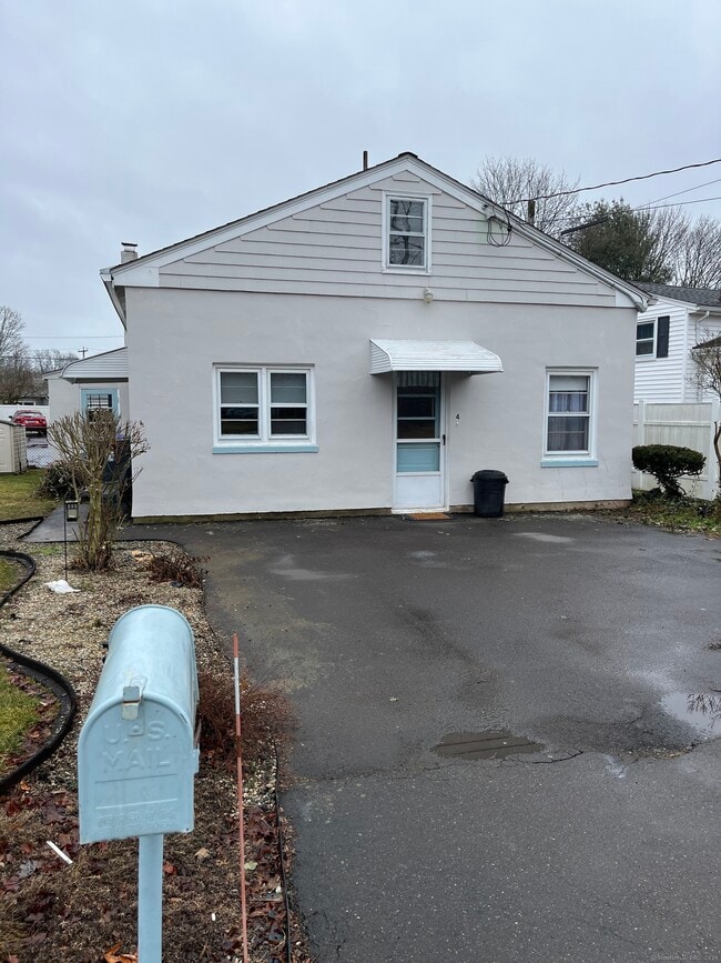 property at 4 Fairlawn Ave