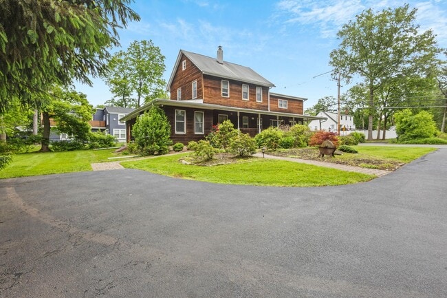 property at 570 Western Hwy S