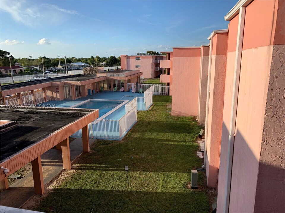 19791 SW 114th Ave in Miami, FL - Building Photo