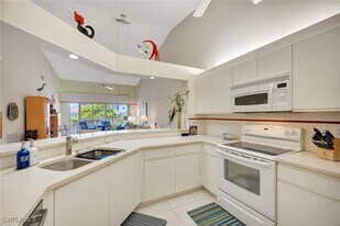 7654 Pebble Creek Cir in Naples, FL - Building Photo