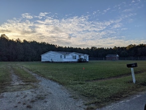 110 Mallie Dr in Pikeville, NC - Building Photo - Building Photo