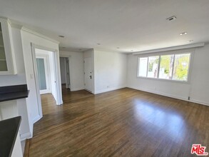 134 San Vicente Blvd in Santa Monica, CA - Foto de edificio - Building Photo