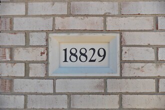 18829 Lucas Michael Wy in New Caney, TX - Foto de edificio - Building Photo