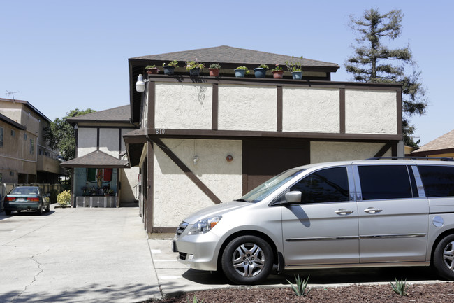 810 S Flower St in Santa Ana, CA - Foto de edificio - Building Photo