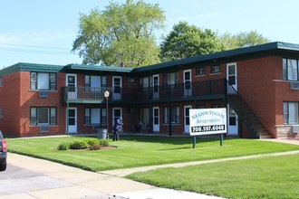 Meadow Station Apartments in Midlothian, IL - Building Photo - Building Photo