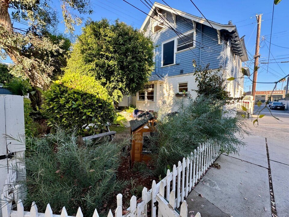 807 Pacific Ave in Los Angeles, CA - Building Photo