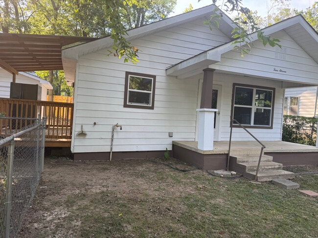 411 N Patterson St in Hot Springs, AR - Foto de edificio - Building Photo