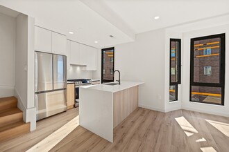 6 National St, Unit 3 in Boston, MA - Building Photo - Building Photo