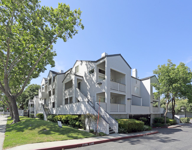 Lakewood Court Apartments in San Jose, CA - Foto de edificio - Building Photo