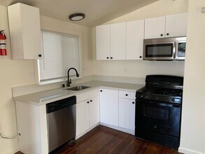 1305 Center St in Oakland, CA - Building Photo - Building Photo