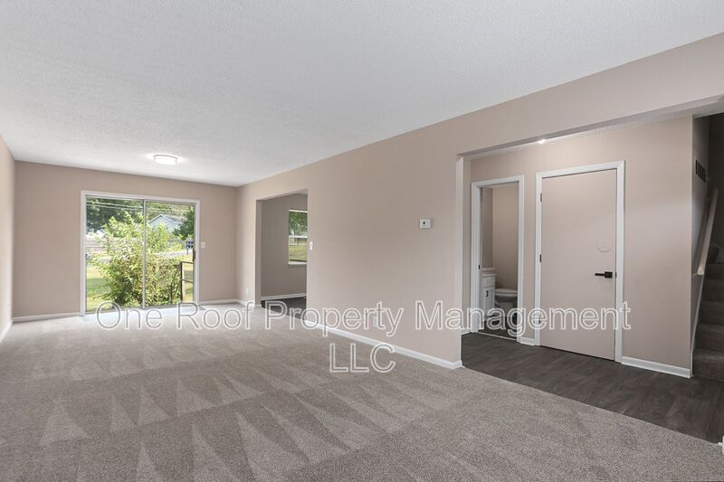 701 Linwood Dr in Harrisonville, MO - Building Photo