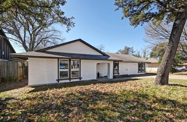 1017 Cripple Creek Dr in Austin, TX - Building Photo - Building Photo