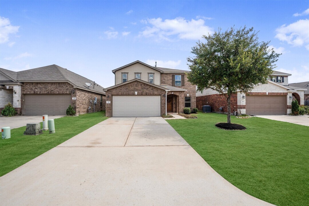 1107 Epworth Ct. in Conroe, TX - Building Photo