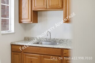 3396 Columbia Dr in Pittsburgh, PA - Building Photo - Building Photo