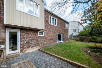 4614 ROXBURY Dr in Bethesda, MD - Foto de edificio - Building Photo