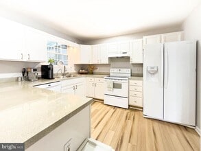 13 Boulevard Pl in Linthicum Heights, MD - Building Photo - Building Photo