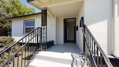 5005 La Dorna St in San Diego, CA - Building Photo - Building Photo