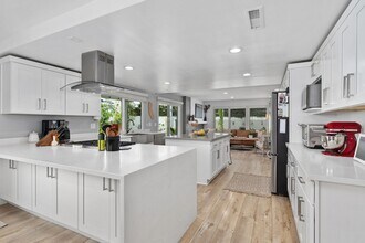 13772 Ridgecrest Cir in Tustin, CA - Building Photo - Building Photo
