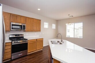 6460 Hamilton Grove Ave in Las Vegas, NV - Building Photo - Building Photo