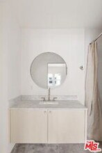 2302 S Carmelina Ave in Los Angeles, CA - Building Photo - Building Photo