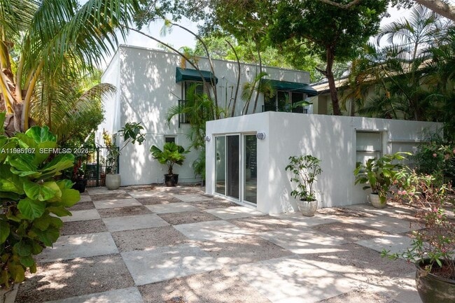 2848 SW 22nd Ave in Miami, FL - Building Photo - Building Photo
