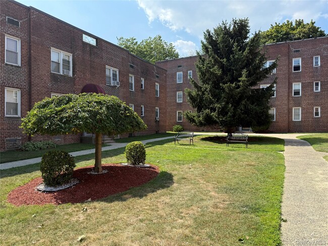 1549 Central Park Ave in Yonkers, NY - Building Photo - Building Photo
