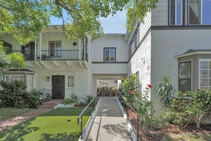 2452 W 18th St in Los Angeles, CA - Building Photo