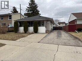 195 Sekura St in Cambridge, ON - Building Photo