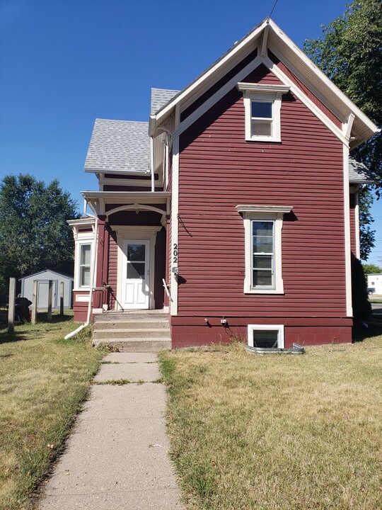 202 5th Ave SE in Jamestown, ND - Building Photo