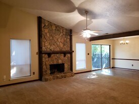 562 Woodknoll Ct in Jonesboro, GA - Building Photo