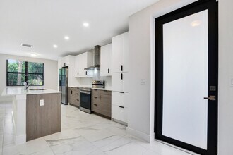 352 Bella Sol Way in West Palm Beach, FL - Building Photo - Building Photo