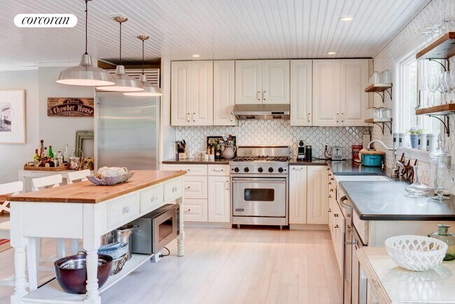 212 Lumber Ln in Bridgehampton, NY - Building Photo - Building Photo