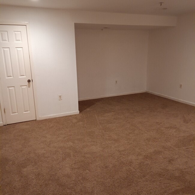 4914 Green Creek Ter in Glenn Dale, MD - Foto de edificio - Building Photo